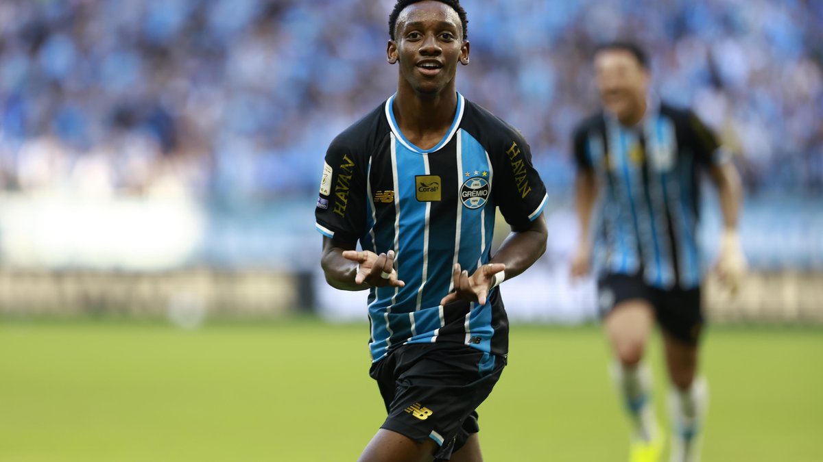 Grêmio busca contratações sem custos e prioriza lateral-direito na janela