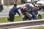 Homem algemado em moto, em São Paulo.<!-- NICAID(14955494) -->