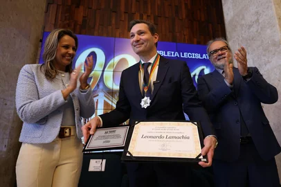 PORTO ALEGRE - RS - BRASIL - 11/08/2025. Medalha do Mérito Farroupilha. Medalha do Mérito Farroupilha ao presidente da OAB/RS, Leonardo Lamachia, por iniciativa do deputado Gustavo Victorino (Republicanos).<!-- NICAID(16099321) -->