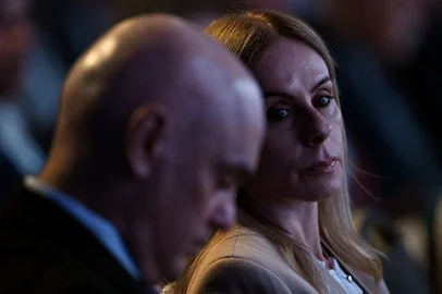 Brazil's Supreme Court Justice Minister Alexandre de Moraes and his wife, Viviane Barci de Moraes, attend the 24th LIDE Business Forum in Rio de Janeiro, Brazil on August 22, 2025. (Photo by Mauro PIMENTEL / AFP)Editoria: FINLocal: Rio de JaneiroIndexador: MAURO PIMENTELSecao: economy (general)Fonte: AFPFotógrafo: STF<!-- NICAID(16241168) -->