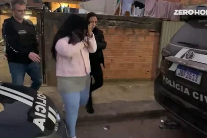 Polícia prende 11 suspeitos de integrarem facção que vendia drogas e armas, além de aplicar golpe dos nudes. Uma das investigadas é uma advogada, que estaria entregando ilícitos para presos. Ela já estava detida.