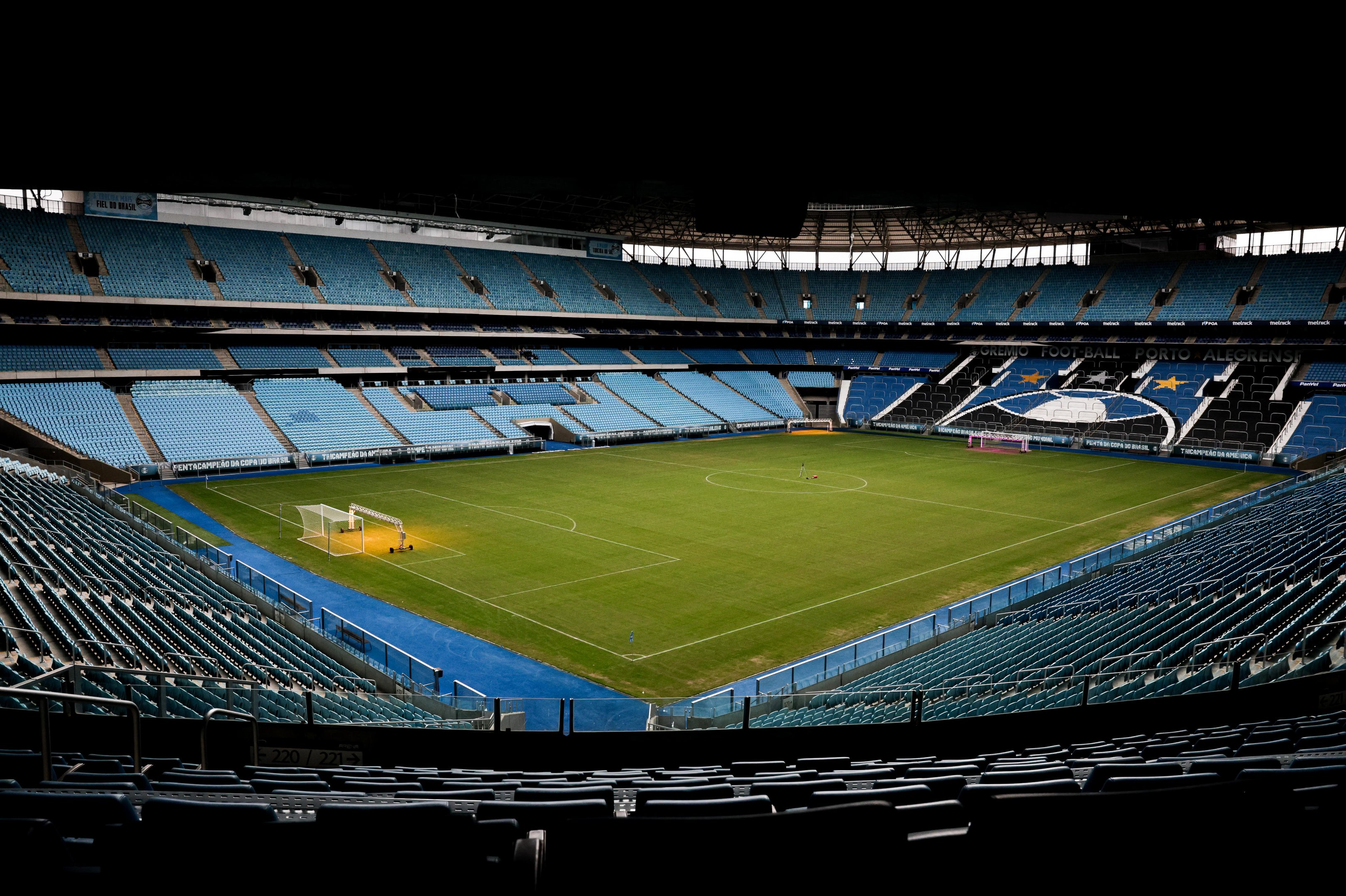 Grêmio recebe Fluminense com casa cheia após longa pausa
