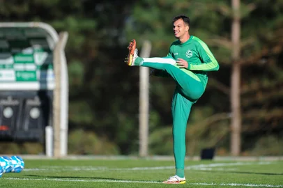 CAXIAS DO SUL, RS, BRASIL, 20/06/2023. Treino do Juventude no Centro de Formação de Atletas e Cidadãos (Cfac). A equipe disputa a série B do Campeonato Brasileiro. Na foto, Zé Marcos, zagueiro. (Bruno Todeschini/Agência RBS)Indexador: BTK<!-- NICAID(15461143) -->
