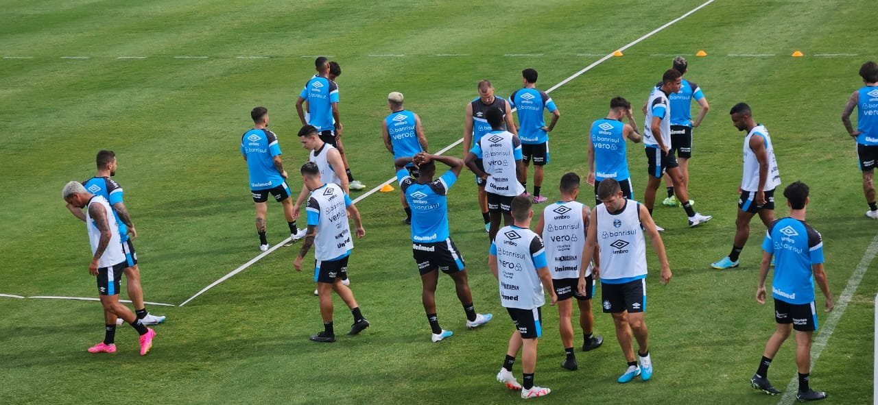 À espera de Marchesín, Grêmio realiza primeiro treino com bola da pré-temporada