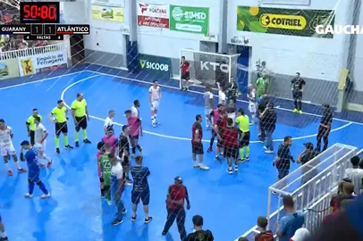 Caso de injúria racial em Guarany vs Atlântico no futsal gaúcho - Foto: GZH/YouTube/Reprodução<!-- NICAID(15926242) -->