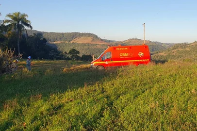 Dois homens morrem em explosão de rocha para instalação de poste de transmissão de energia elétrica, nesta quarta (5), em Entre Rios do Sul, no Norte do Estado.<!-- NICAID(15474816) -->