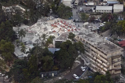 RESTRICTED TO EDITORIAL USE  NOT FOR SALE FOR MARKETING OR ADVERTISING CAMPAIGNA photo released on January 14, 2010 from the UN Minustah mission of an ariel view of the UN headquarters in Port-au-Prince following a devastating earthquake on January 12, 2010. UN and aid agencies warned on January 14, 2010 that they faced a "major logistic challenge" in getting essential relief to survivors of Haiti's deadly earthquake. AFP PHOTO/UN/MINUSTAH/LOGAN ABASSI (Photo by LOGAN ABASSI / UN/MINUSTAH / AFP)Editoria: DISLocal: Port-au-PrinceIndexador: LOGAN ABASSISecao: earthquakeFonte: UN/MINUSTAH<!-- NICAID(15951633) -->