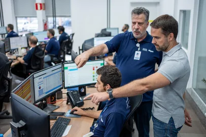 Eduardo Leite visita Centro de Operações da CEEE Equatorial <!-- NICAID(15656519) -->