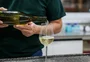 Vinho sem álcool? Empresa gaúcha aposta em tecnologia milionária para tirar álcool da bebida