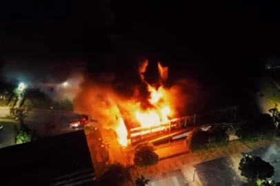 Incêndio de grandes proporções atinge prédio da UFPE; é o terceiro em uma semana<!-- NICAID(16382951) -->