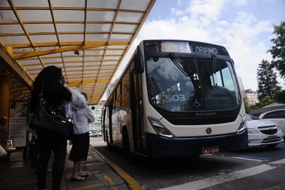 CAXIAS DO SUL, RS, BRASIL (31/03/2020)A Visate, que opera o sistema de transporte urbano em Caxias do Sul, opera com 50% da frota nesta terça-feira (31). Até o domingo, apenas 25% dos veículos da empresa estavam na rua, em virtude do decreto municipal em combate ao coronavírus. Medida, no entanto, ainda não está garantida para os próximos dias. (Antonio Valiente/Agência RBS)<!-- NICAID(14465425) -->