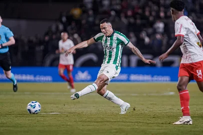 No Estádio Cícero de Souza Marques, Bragantino e Juventude se enfrentam pela 10ª rodada do Campeonato Brasileiro.<!-- NICAID(16046382) -->