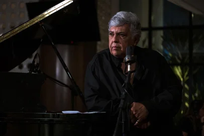 Sidney Magal em Me Chama Que Eu Vou<!-- NICAID(14597742) -->