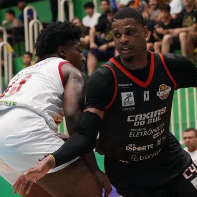 Caxias Basquete visita o Pato, no Ginásio do Sesi, no Paraná, pelo NBB.<!-- NICAID(16201572) -->