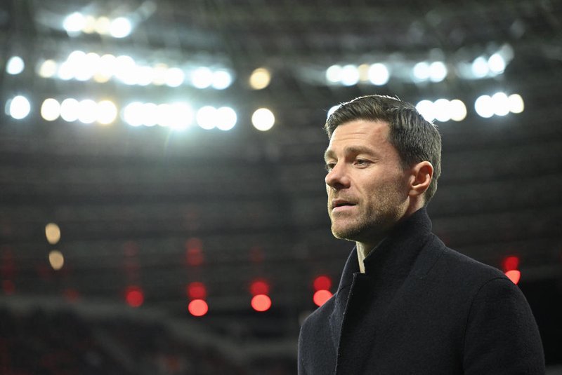 (FILES) Bayer Leverkusen's Spanish head coach Xabi Alonso arrives prior to the German first division Bundesliga football match between Bayer 04 Leverkusen and Mainz 05 in Leverkusen, western Germany on February 23, 2024. Xabi Alonso, who was seen by many as Liverpool's top target to replace Jurgen Klopp as their manager, said on March 29, 2024 he is staying at Bundesliga leaders Bayer Leverkusen next season. (Photo by INA FASSBENDER / AFP) / DFL REGULATIONS PROHIBIT ANY USE OF PHOTOGRAPHS AS IMAGE SEQUENCES AND/OR QUASI-VIDEOEditoria: SPOLocal: LeverkusenIndexador: INA FASSBENDERSecao: soccerFonte: AFPFotógrafo: STR<!-- NICAID(15720407) -->