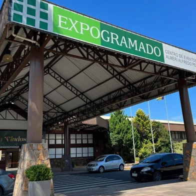 Gramadotur abre concurso público no dia 10 com remunerações de até R$ 10,6 mil. Certame oferece vagas imediatas para os cargos de Assistente Administrativo e Tesoureiro, e de cadastro reserva para Contador, Engenheiro Civil e Advogado<!-- NICAID(16238514) -->