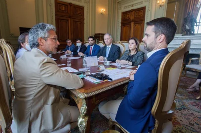 Reunião entre representantes do governo do Estado e do grupo CCR