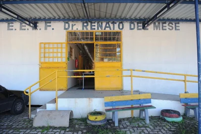 CAXIAS DO SUL, RS, BRASIL (13/05/2021) Escola Renato Del Mese, localizada na Rua da Cidadania, 396, Vila Cristina. A escola está sem receber alunos porque vai passar por uma grande reforma. (Antonio Valiente/Agência RBS)<!-- NICAID(14782210) -->