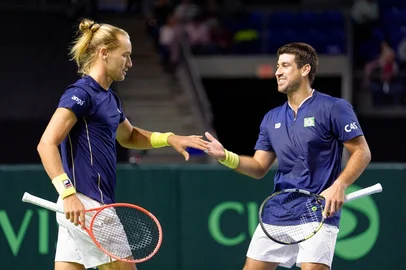 JEFF VINNICK / GETTY IMAGES NORTH AMERICA / GETTY IMAGES VIA AFP Rafael Matos, Orlando Luz, tênis