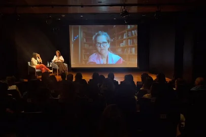 A escritora Carla Madeira participa da Feira do Livro Reconstrói RS<!-- NICAID(15789971) -->