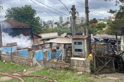Incêndio no Bairro Bom Jesus, Porto Alegre<!-- NICAID(14962408) -->