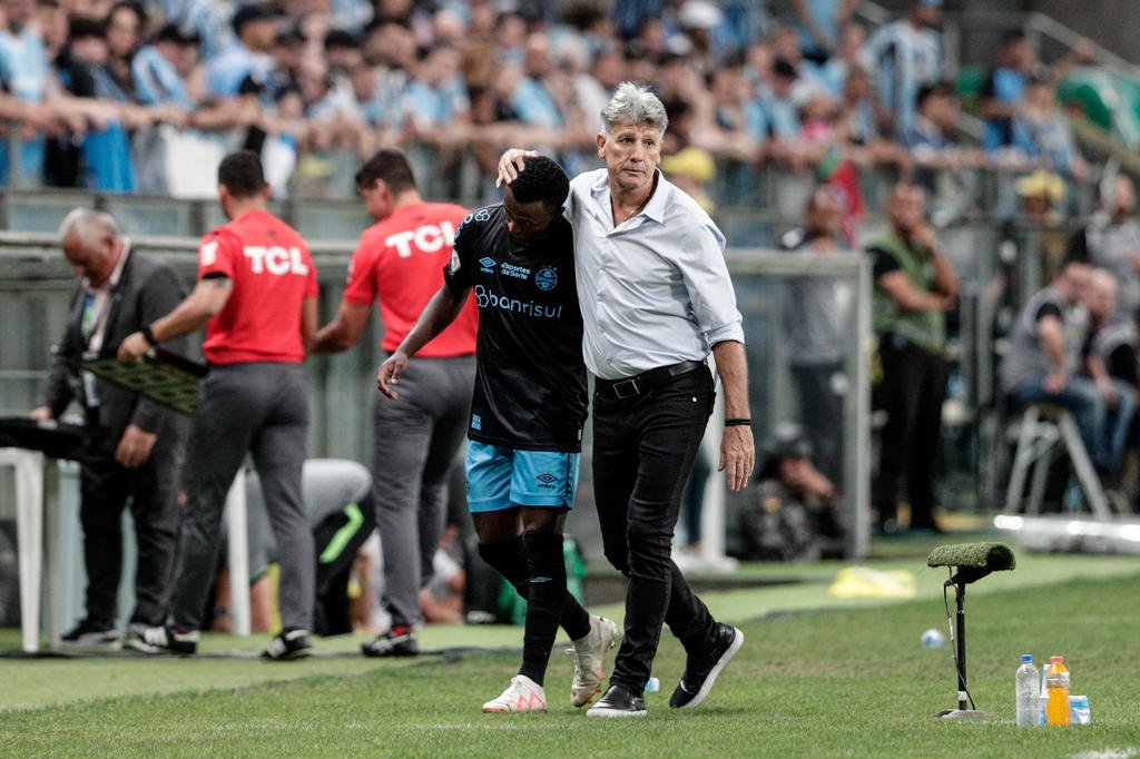 Briga pelo título, despedida de Suárez e planos para 2024: os assuntos após a vitória do Grêmio sobre o Goiás