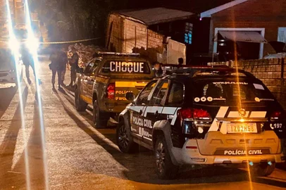 Pai e filho são baleados na Vila Operária em Passo Fundo<!-- NICAID(15384349) -->