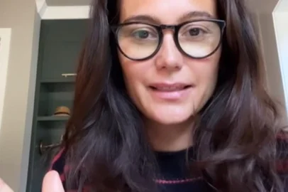 Emma Heming Willis, esposa de Bruce Willis, faz desabafo nas redes sociais após cair em uma matéria sensacionalista sobre o diagnóstico de demência do marido.<!-- NICAID(15695893) -->