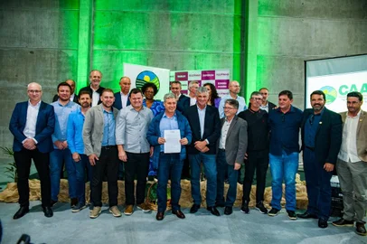 Ministro do MDA, Paulo Teixeira, em encontro na Caaf com representantes de cooperativas da Serra. <!-- NICAID(15680736) -->