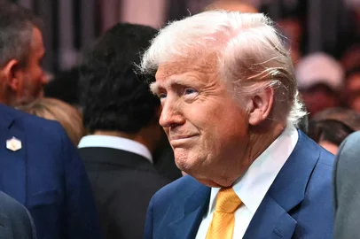 President Trump Attends UFC Title Fight(FILES) US President Donald Trump attends UFC 314 at the Kaseya Center in Miami, Florida, on April 12, 2025. Donald Trump is in "excellent health," a White House doctor's assessment said on April 13, 2025, after he underwent his first annual medical checkup since returning to the US presidency. Republican Trump, 78, has repeatedly boasted about his own vigor since starting a second term, while mocking his 82-year-old Democratic predecessor Joe Biden as decrepit and mentally unfit for office. (Photo by Mandel NGAN / AFP)Editoria: SPOLocal: MiamiIndexador: MANDEL NGANSecao: sports eventFonte: AFPFotógrafo: STF<!-- NICAID(16016071) -->