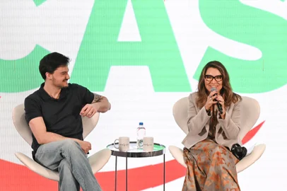 Rio de Janeiro, Brasil - 16 de Novembro de 2024- G20 Summit - A primeira dama Janja Silva participa junto com o influenciador Felipe Neto, do Cria Cast, no G20 Social. Foto: Alexandre Brum.Rio de Janeiro, Brazil - November 16, 2024 - G20 Summit - First Lady Janja Silva participates with influencer Felipe Neto, from Cria Cast, in G20 Social. Photo: Alexandre Brum<!-- NICAID(15915543) -->