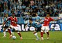 A análise do pênalti não marcado para o Grêmio no Gre-Nal 447; veja o vídeo