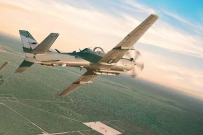 Dois aviões da Esquadrilha da Fumaça colidiram no ar, enquanto realizam manobras de treinamento na manhã desta quarta-feira (30). Apenas ama das aeronaves caiu, em Santa Rita do Passa Quarto, no interior de São Paulo.<!-- NICAID(16090633) -->