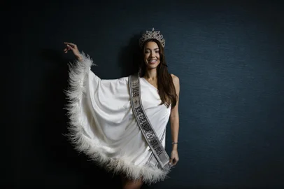 Porto Alegre, RS, Brasil, 12-08-2024: Miss Universe RS, Eduarda Dallagnol, 25, durante entrevista no Hilton Hotel. Ela e de Novo Hamburgo, graduada em Artes Cenicas e estudante de Direito, ja trabalhou como modelo internacional e vai representar o RS na disputa nacional do concurso de beleza em 19 de setembro. Foto: Mateus Bruxel / Agencia RBSIndexador: MATEUS BRUXEL<!-- NICAID(15838853) -->