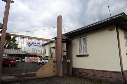 CAXIAS DO SUL, RS, BRASIL, 04/05/2020. Em Caxias do Sul, são 32 casas asilares com certificação do Conselho Municipal do Idoso. A fim de aprimorar as medidas de segurança, para evitar que o coronavírus chegue nestes locais, algumas medidas foram tomadas. No Lar da Velhice São Francisco de Assis os cuidados também aumentaram neste período. (Porthus Junior/Agência RBS)<!-- NICAID(14491982) -->