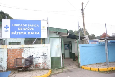 Uma professora de inglês da Escola Municipal de Ensino Fundamental João de Zorzi, no bairro Fátima Baixo, de Caxias do Sul, foi esfaqueada por alunos no início da tarde desta terça-feira (1º). Ela estaria ministrando a aula, uma das primeiras da tarde, quando foi atingida.<!-- NICAID(16007869) -->