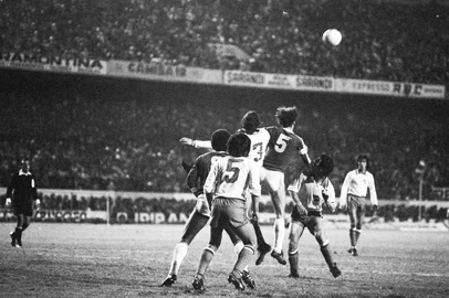 Copa Libertadores da América 1980, jogo entre Internacional 0 x 0  Nacional (URG) em Porto Alegre, no dia 30/07/1980.PASTA:534223CAIXA:702-CRÉDITO: Antônio Carlos Mafalda, Agência RBS, 30/07/1980<!-- NICAID(1910468) -->