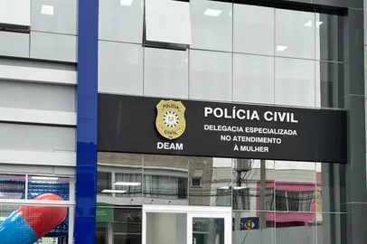 Polícia Civil / Divulgação SANTA CRUZ DO SUL, RS, BRASIL, 10-09-2026: Um homem de 27 anos foi preso preventivamente nesta quinta-feira (10), por perseguição, agressões psicológicas e constrangimentos contra a ex-companheira, ocorridos em Santa Cruz do Sul, no Vale do Rio Pardo. O suspeito foi capturado em Vera Cruz, onde estava abrigado na casa de um amigo. Nem o nome dele nem a idade da vítima foram divulgados.<!-- NICAID(16363527) -->