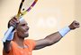 Nadal sofre, mas vence em estreia na Austrália