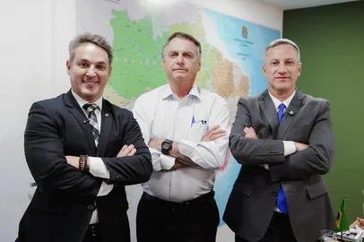Luciano Zucco, Jair Bolsonaro e Sanderson<!-- NICAID(16057643) -->