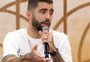 Pedro Scooby conta por que não revelou doença da filha: "Deixar a mãe falar"