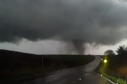 Tornado atinge municípios do noroeste do Estado<!-- NICAID(16335884) -->
