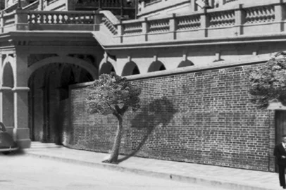 Abrigo antiaéreo do Viaduto Otávio Rocha, em Porto Alegre, em 1942. Construído no início de outubro daquele ano.<!-- NICAID(16242454) -->