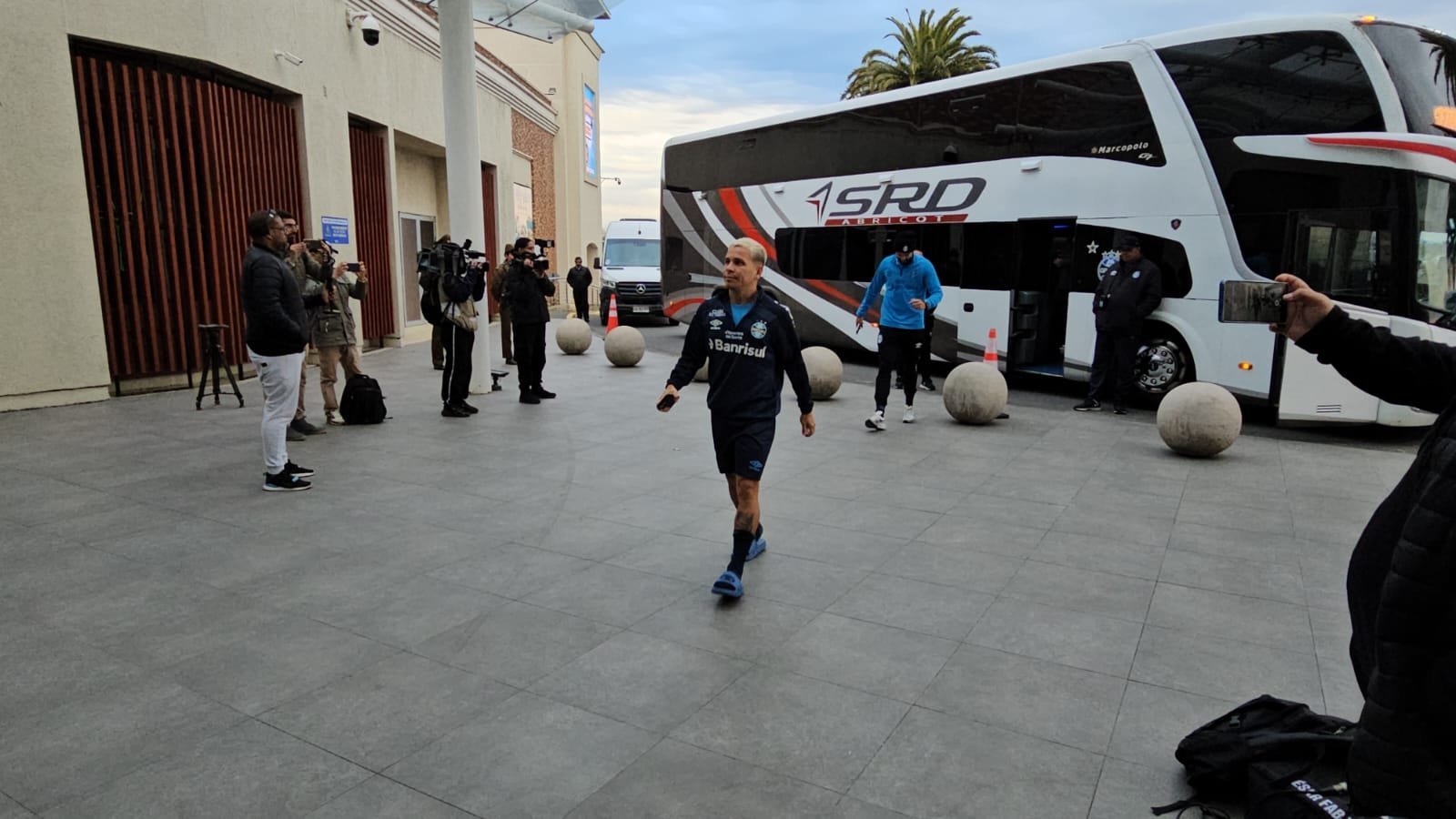 Soteldo e Diego Costa viram 