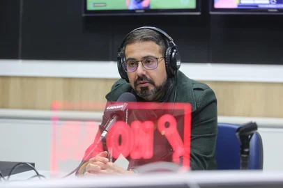 CAXIAS DO SUL, RS, BRASIL, 01/07/2025. Presidente do Juventude, Fábio Pizzamiglio, participa do programa Show dos Esportes no estúdio da Rádio Gaúcha Serra. (Porthus Junior/Agência RBS)<!-- NICAID(16071378) -->