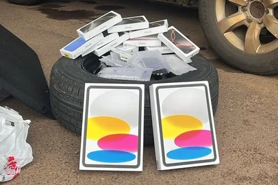 Homem é preso pela PRF transportando celulares no pneu de estepe, na BR-386, em Sarandi.