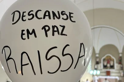 Para lamentar a perda e demonstrar afeto, familiares e amigos de Raíssa Müller, 21 anos, promoveram uma homenagem à jovem neste sábado (26), em Feliz, no Vale do Caí.<!-- NICAID(16025195) -->