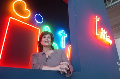 *** Arte tecno-FGOMES ***Obras de arte da bienal do mercosul, que usam recursos tecnológicos. Artista plástica Diana Domingues, junto a sua obra na Usina.<!-- NICAID(1724160) -->