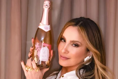 Claudia Leitte brinda o novo espumante Rosé Brut da parceria entre Artse e Jolimont<!-- NICAID(15841033) -->