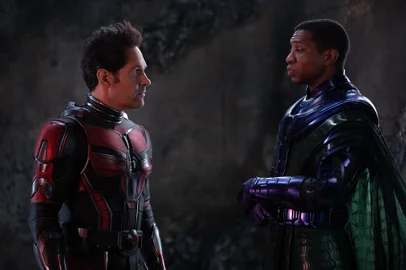 Homem-Formiga e a Vespa: QuantumaniaPaul Rudd as Scott Lang/Ant-Man and Jonathan Majors as Kang the Conqueror in Marvel Studios' ANT-MAN AND THE WASP: QUANTUMANIA. Photo by Jay Maidment. Â© 2022 MARVEL.<!-- NICAID(15350617) -->